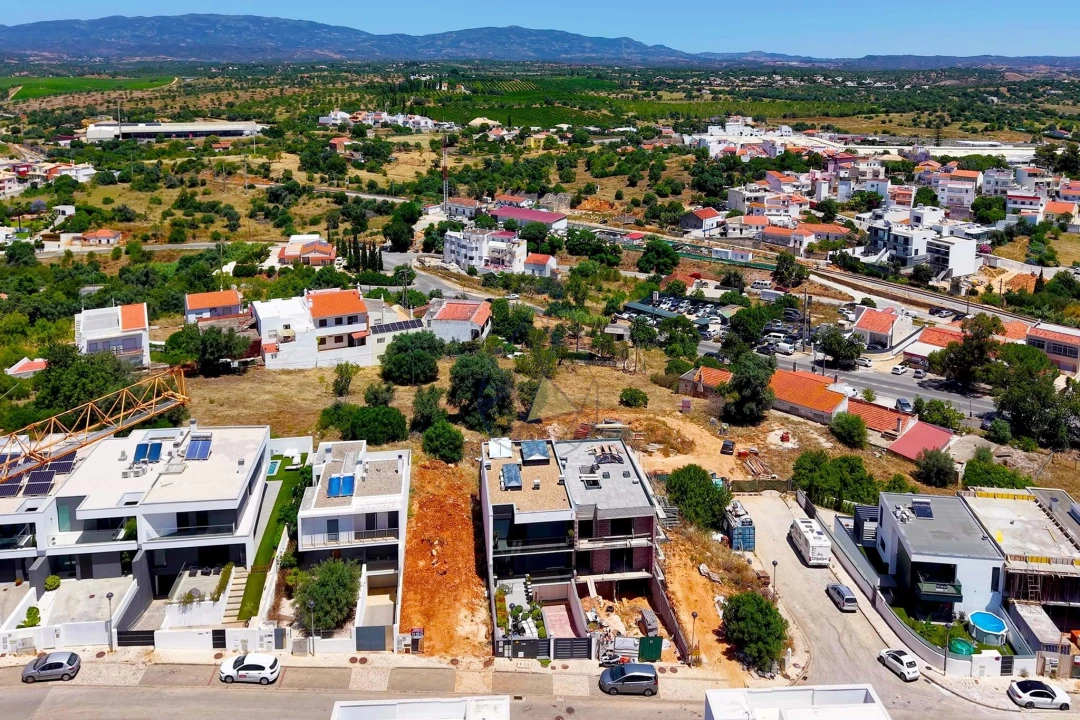 Moradia T4 para Venda em Alvor Foto 13