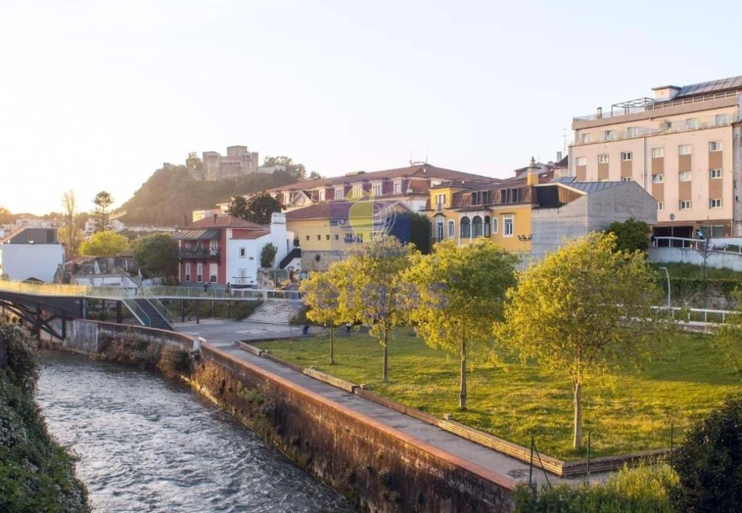 Prédio para Venda em Leiria, Pousos, Barreira e Cortes Foto 1