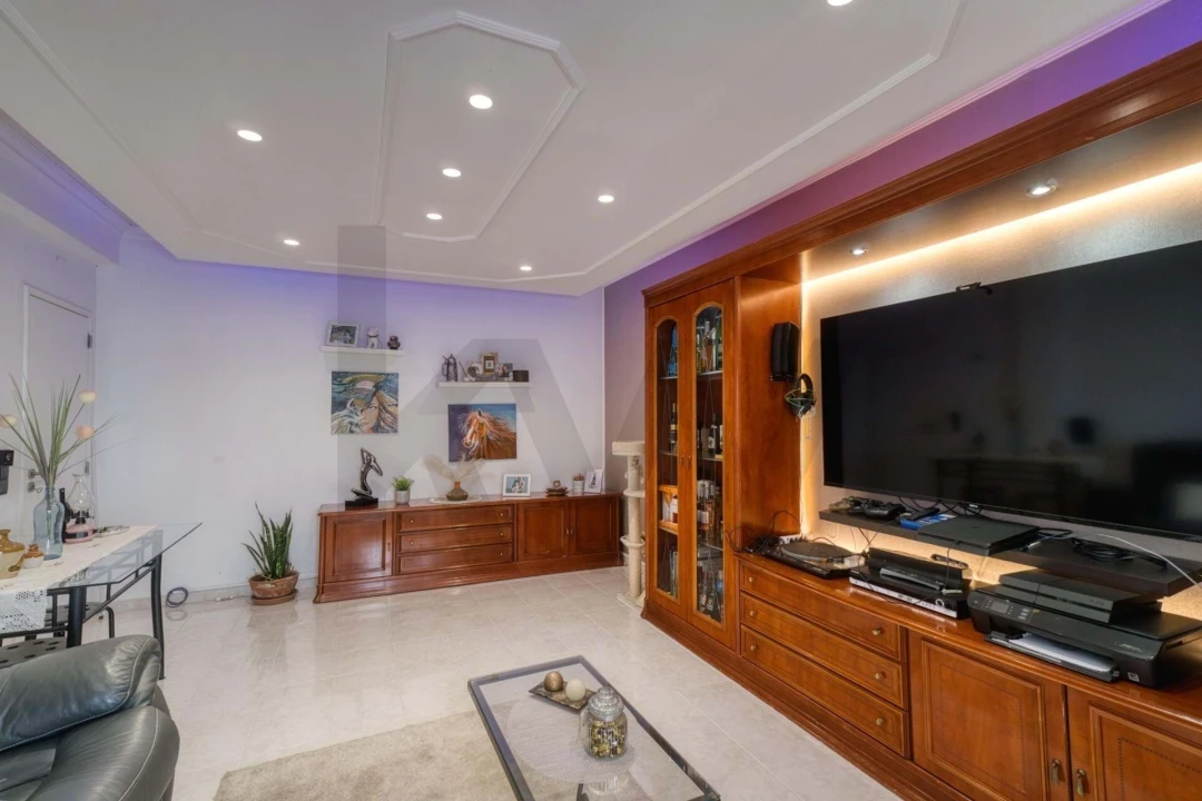 Apartamento T3 para Venda em Quelfes Foto 2