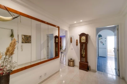 Apartamento T3 para Venda em Quelfes