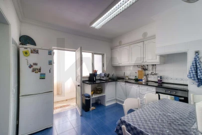 Apartamento T3 para Venda em Quelfes