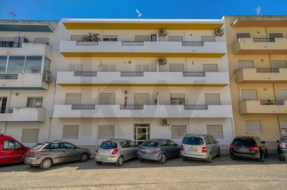 Apartamento T3 para Venda em Quelfes