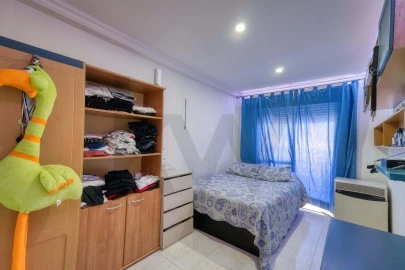 Apartamento T3 para Venda em Quelfes