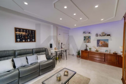 Apartamento T3 para Venda em Quelfes
