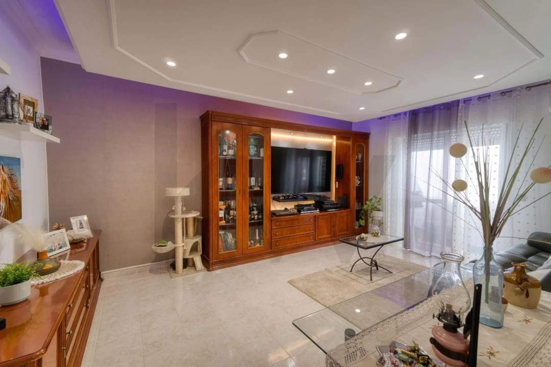 Apartamento T3 para Venda em Quelfes Foto 1