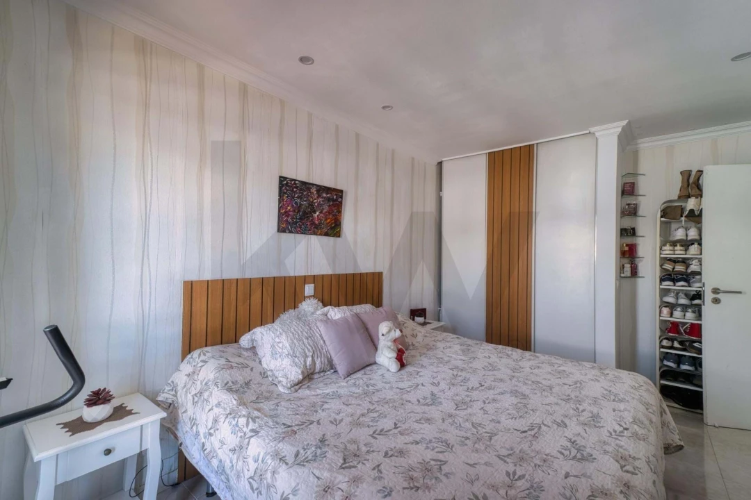 Apartamento T3 para Venda em Quelfes Foto 11