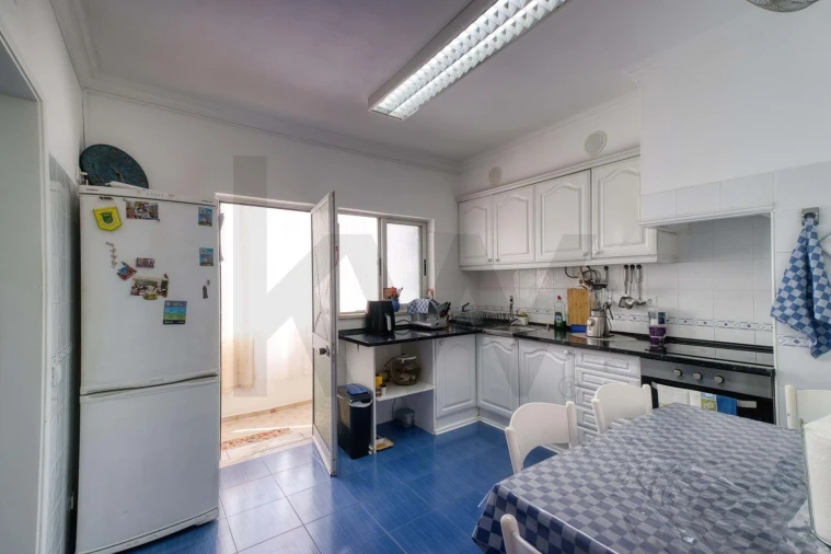 Apartamento T3 para Venda em Quelfes Foto 5
