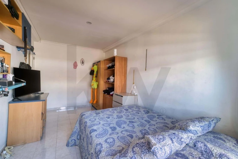 Apartamento T3 para Venda em Quelfes Foto 13