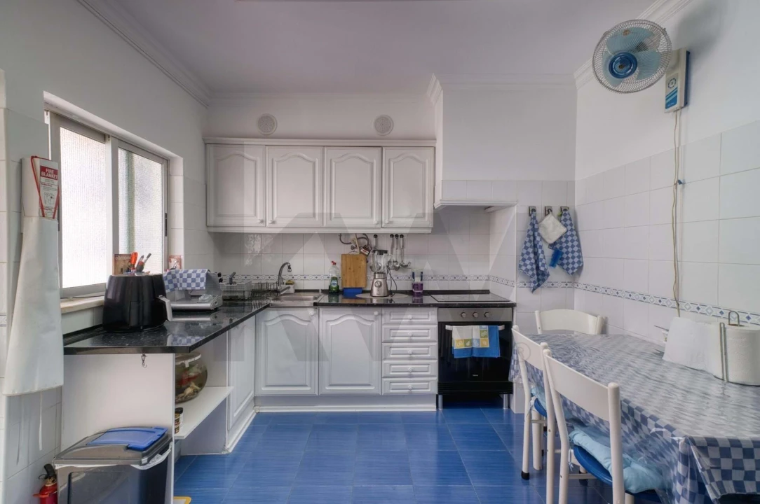 Apartamento T3 para Venda em Quelfes Foto 4