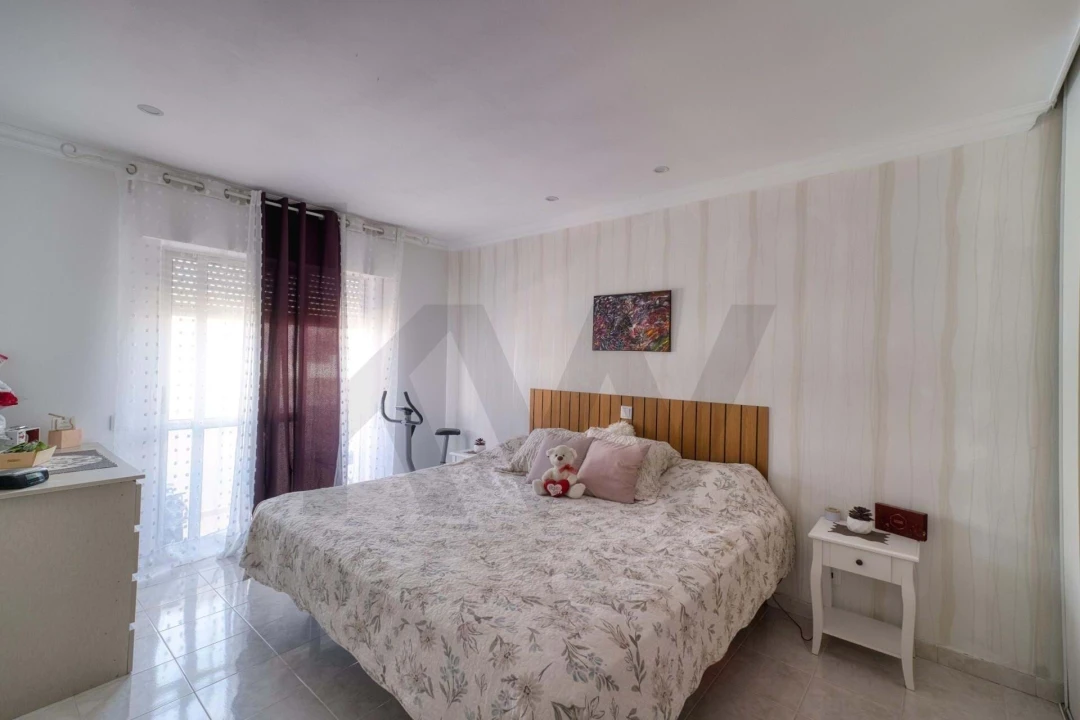 Apartamento T3 para Venda em Quelfes Foto 10