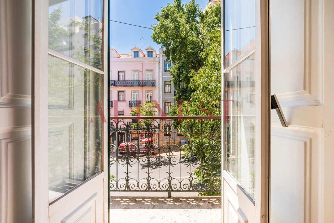 Apartamento T2 para Arrendamento em Santo António Foto 2