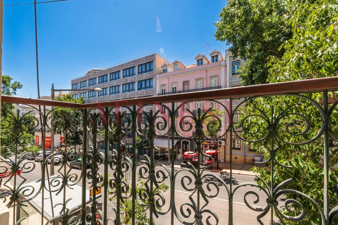 Apartamento T2 para Arrendamento em Santo António Foto 3