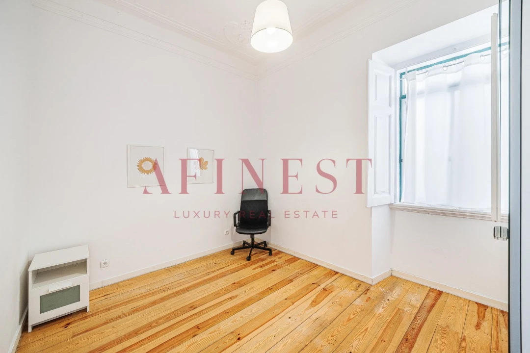 Apartamento T2 para Arrendamento em Santo António Foto 19