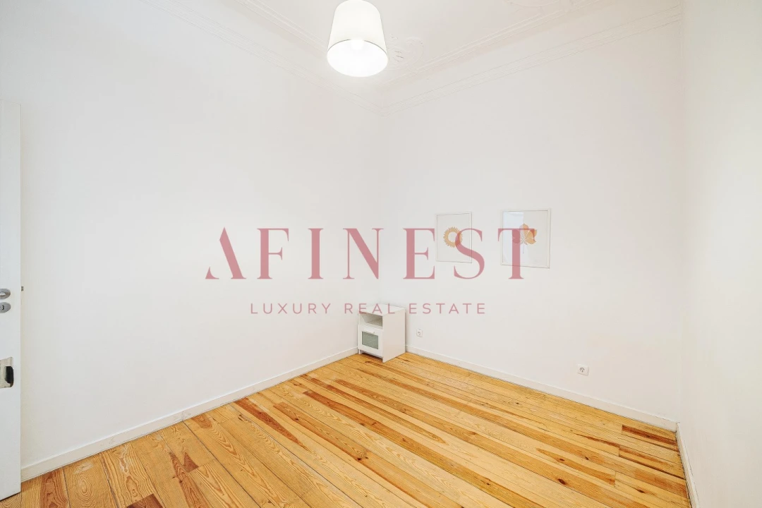 Apartamento T2 para Arrendamento em Santo António Foto 22