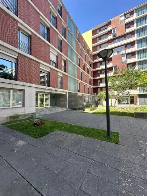 Apartamento T2 para Arrendamento em Lumiar