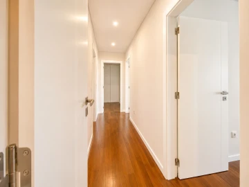Apartamento T3 para Arrendamento em Carnaxide e Queijas