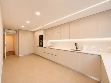 Apartamento T3 para Arrendamento em Carnaxide e Queijas