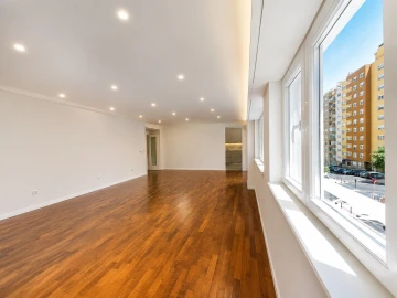 Apartamento T3 para Arrendamento em Carnaxide e Queijas
