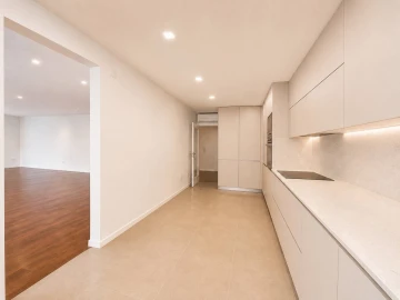 Apartamento T3 para Arrendamento em Carnaxide e Queijas