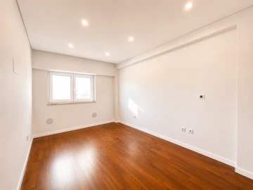 Apartamento T3 para Arrendamento em Carnaxide e Queijas