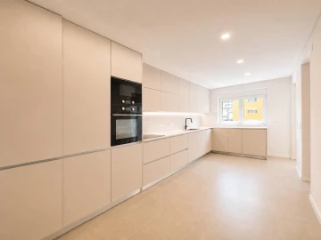 Apartamento T3 para Arrendamento em Carnaxide e Queijas