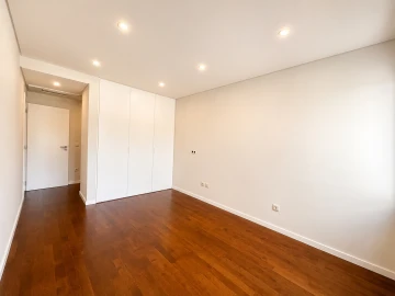Apartamento T3 para Arrendamento em Carnaxide e Queijas