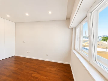 Apartamento T3 para Arrendamento em Carnaxide e Queijas
