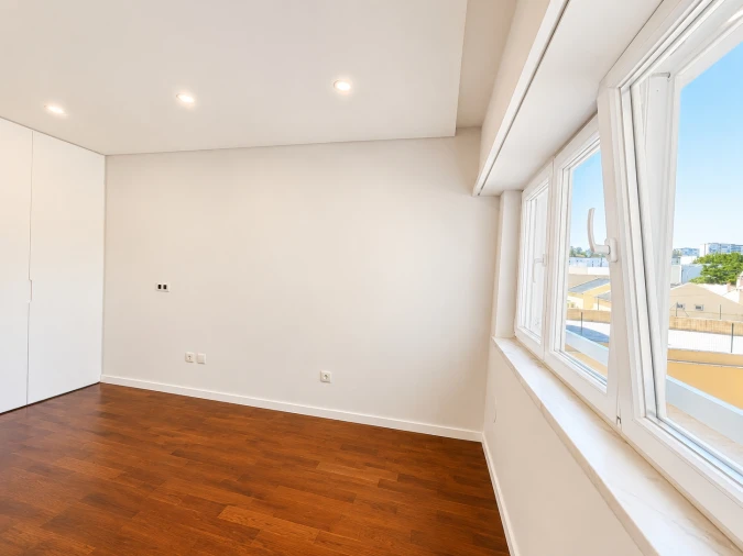 Apartamento T3 para Arrendamento em Carnaxide e Queijas Foto 13
