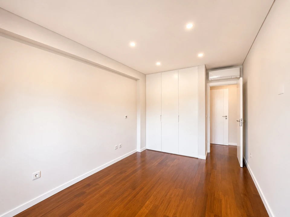 Apartamento T3 para Arrendamento em Carnaxide e Queijas Foto 25