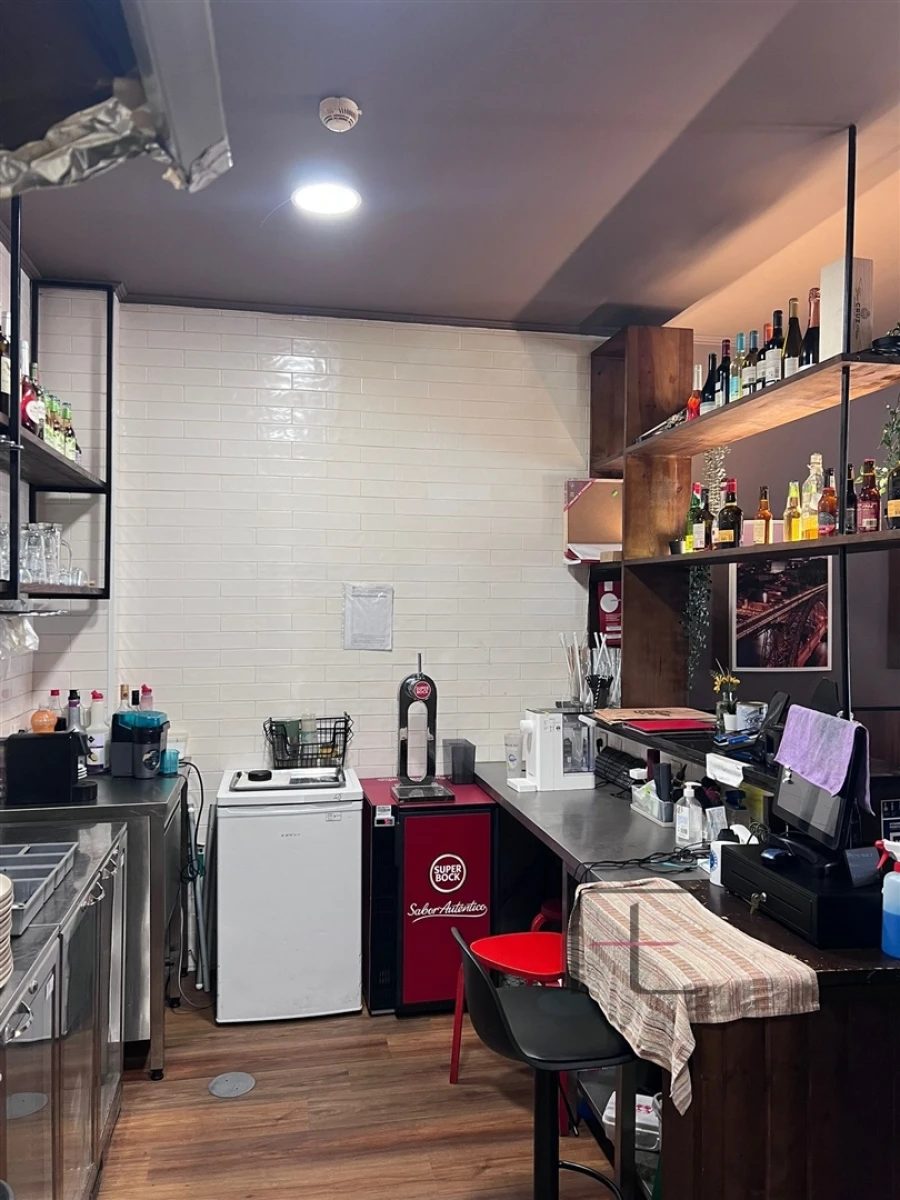 Negócio para Venda em Santa Marinha e São Pedro da Afurada Foto 6