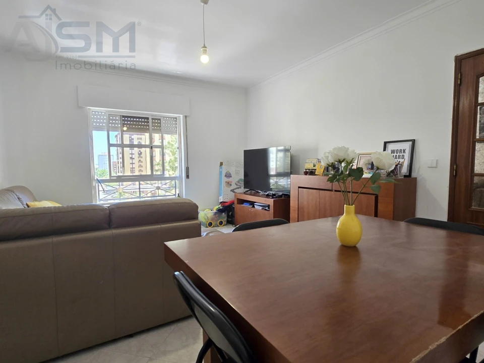 Apartamento T2 para Venda em Algueirão-Mem Martins Foto 3