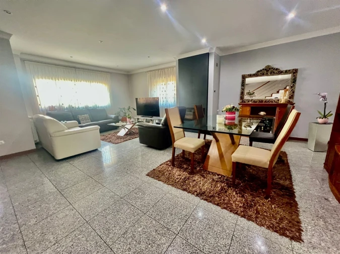 Moradia T3 para Venda em Mindelo Foto 4
