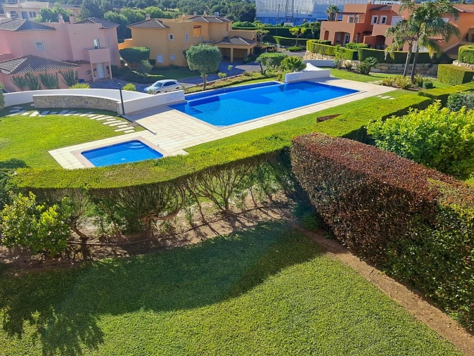 Moradia T3 para Venda em Quarteira Foto 11