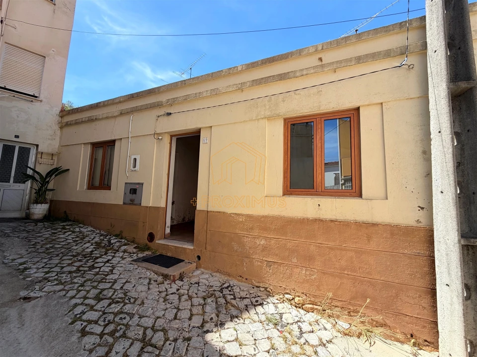 Moradia T1 para Venda em Tavarede Foto 1