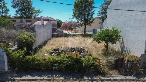 Terreno para Venda em Santo Antonio da Charneca