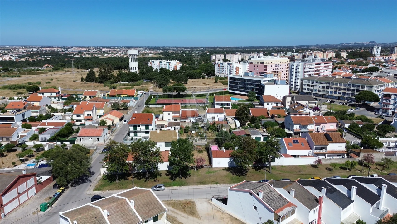Terreno para Venda em Santo Antonio da Charneca Foto 3