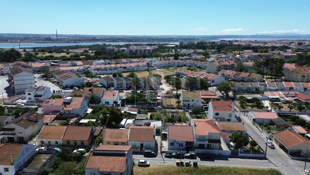 Terreno para Venda em Santo Antonio da Charneca Foto 2