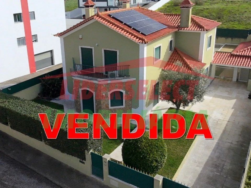 Moradia T4 para Venda em Silveira Foto 1