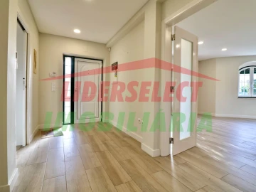 Moradia T4 para Venda em Silveira