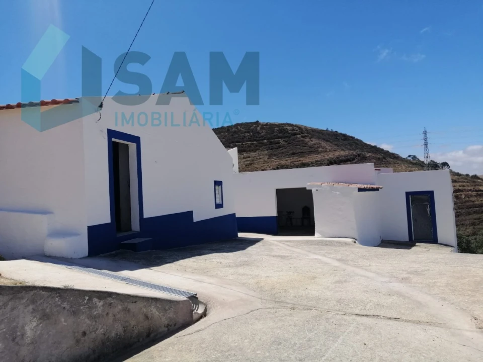 Moradia T2 para Venda em Santa Maria, São Pedro e Matacães Foto 1