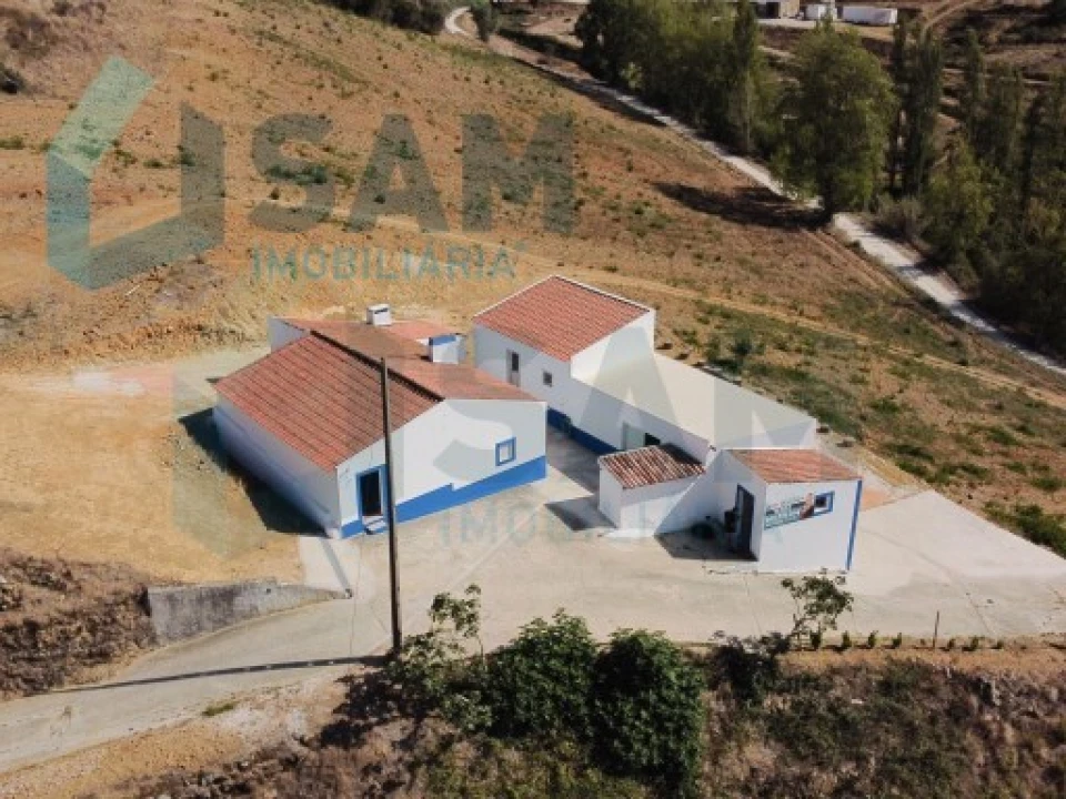 Moradia T2 para Venda em Santa Maria, São Pedro e Matacães Foto 2