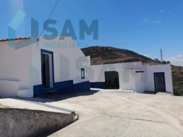 Moradia T2 para Venda em Santa Maria, São Pedro e Matacães