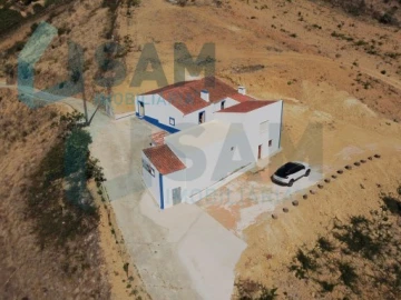 Moradia T2 para Venda em Santa Maria, São Pedro e Matacães