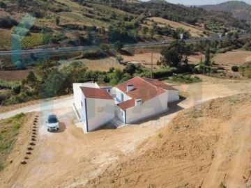 Moradia T2 para Venda em Santa Maria, São Pedro e Matacães