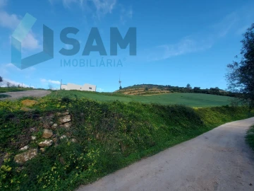 Moradia T2 para Venda em Santa Maria, São Pedro e Matacães