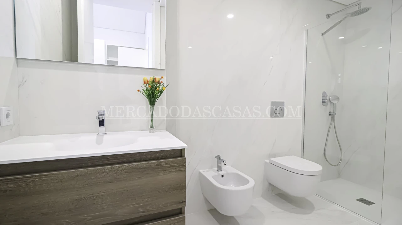 Apartamento T2 para Venda em Espinho Foto 16