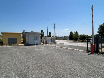 Armazém para Arrendamento em Azambuja