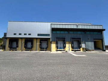 Armazém para Arrendamento em Azambuja