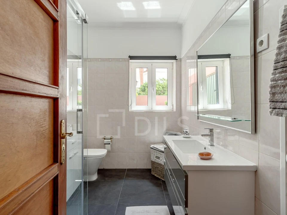 Moradia T8 para Venda em Carcavelos e Parede Foto 18