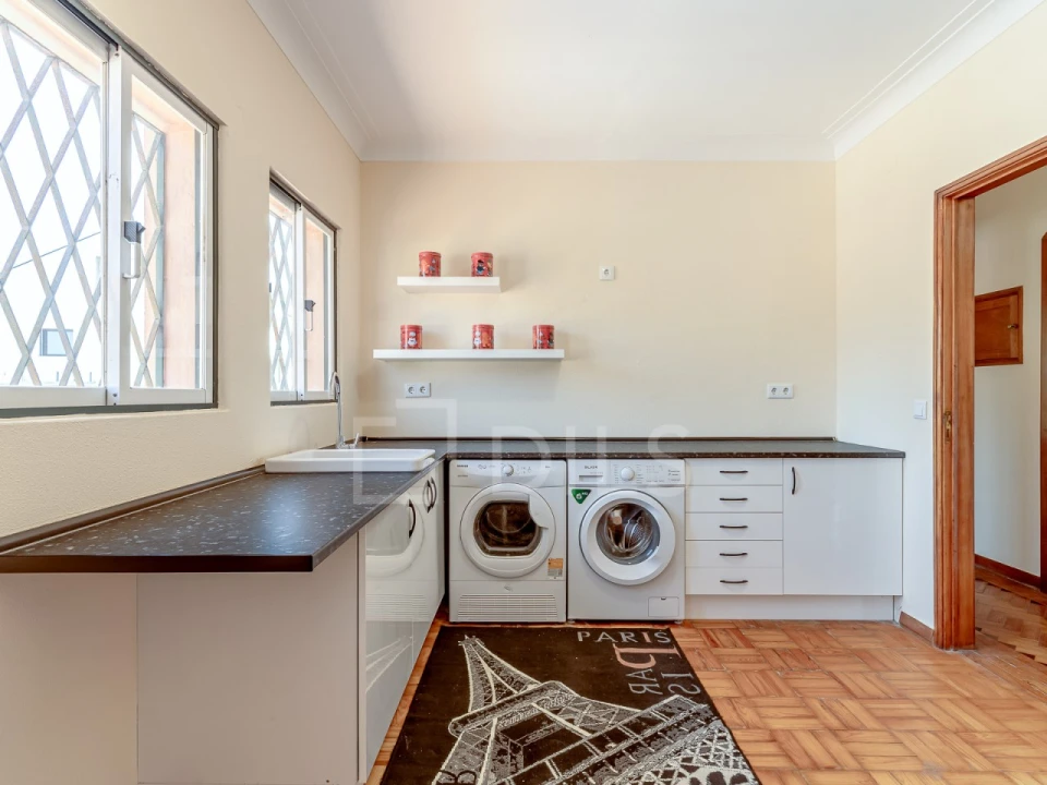 Moradia T8 para Venda em Carcavelos e Parede Foto 30